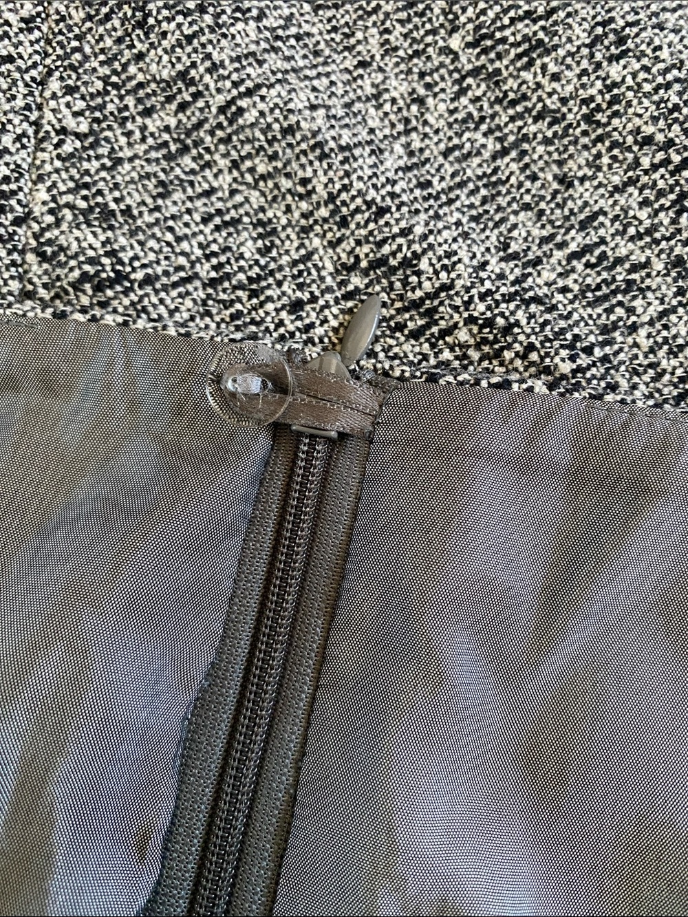 Escada Women's Gray Tweed Silk Wool Cashmere Skirt with Ruffle Hem Size 42 - Picture 7 of 10